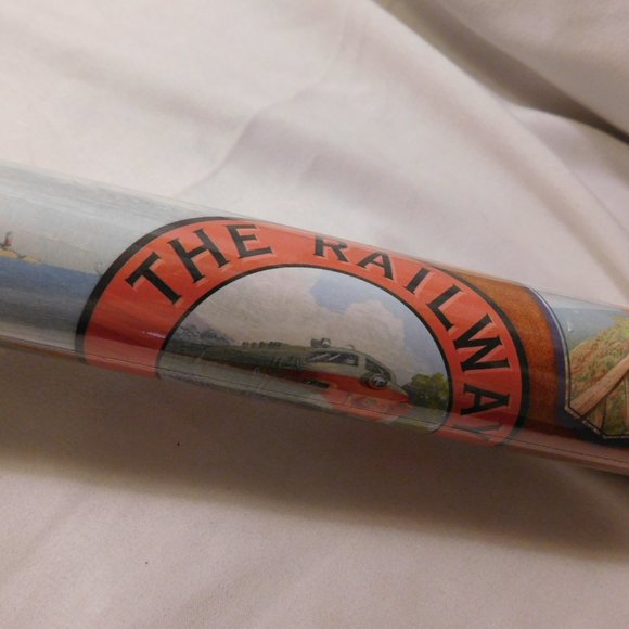 Vintage Hallmark Wrapping Paper Roll - Picture 4 of 10